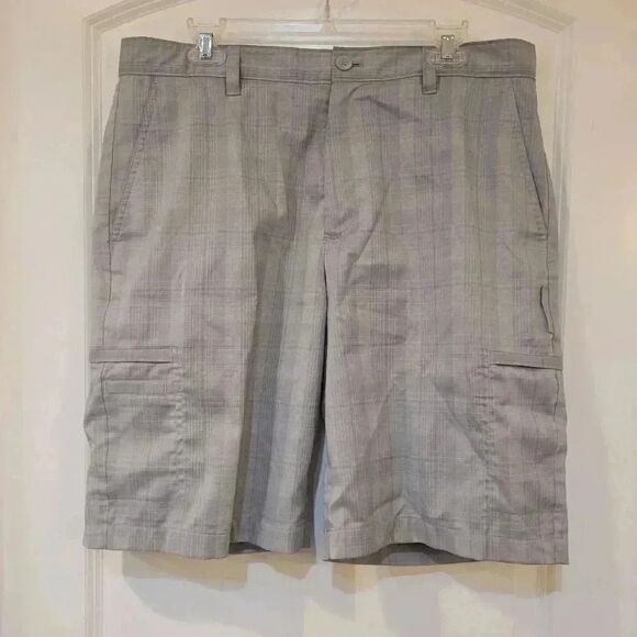 Greg Norman Men's Gray Plaid Poly/Spandex Flat Front Golf Shorts EUC - Picture 2 of 11